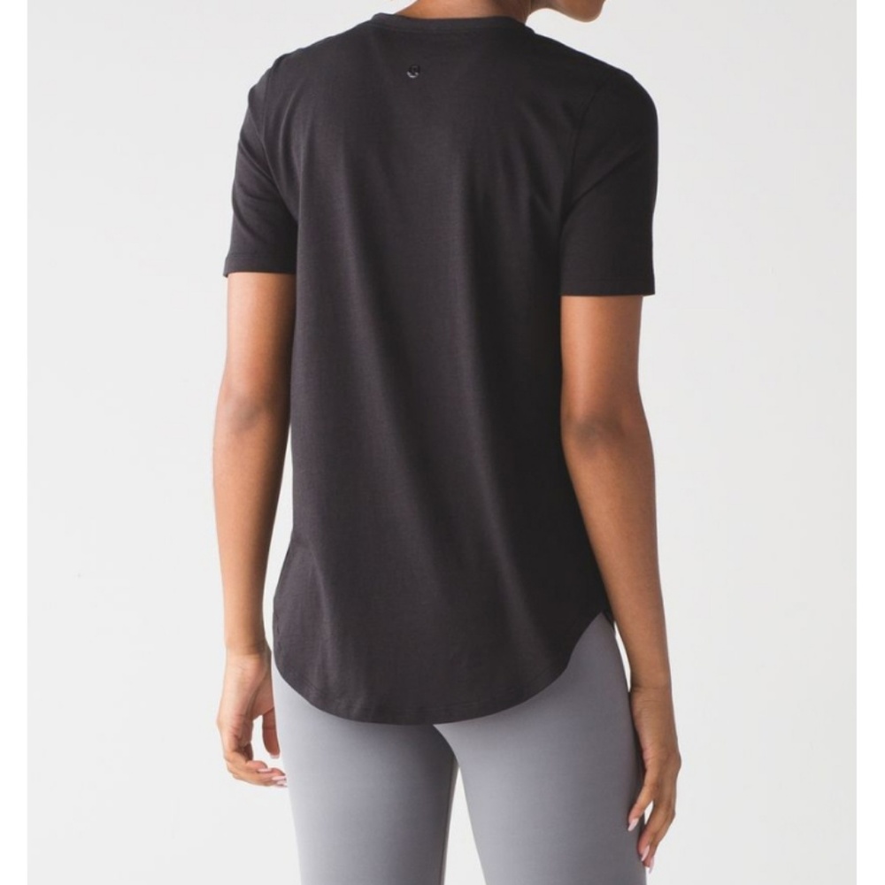 ♻️SOLD♻️Lululemon Love Tee III V-Neck Black SS - Picture 2 of 8